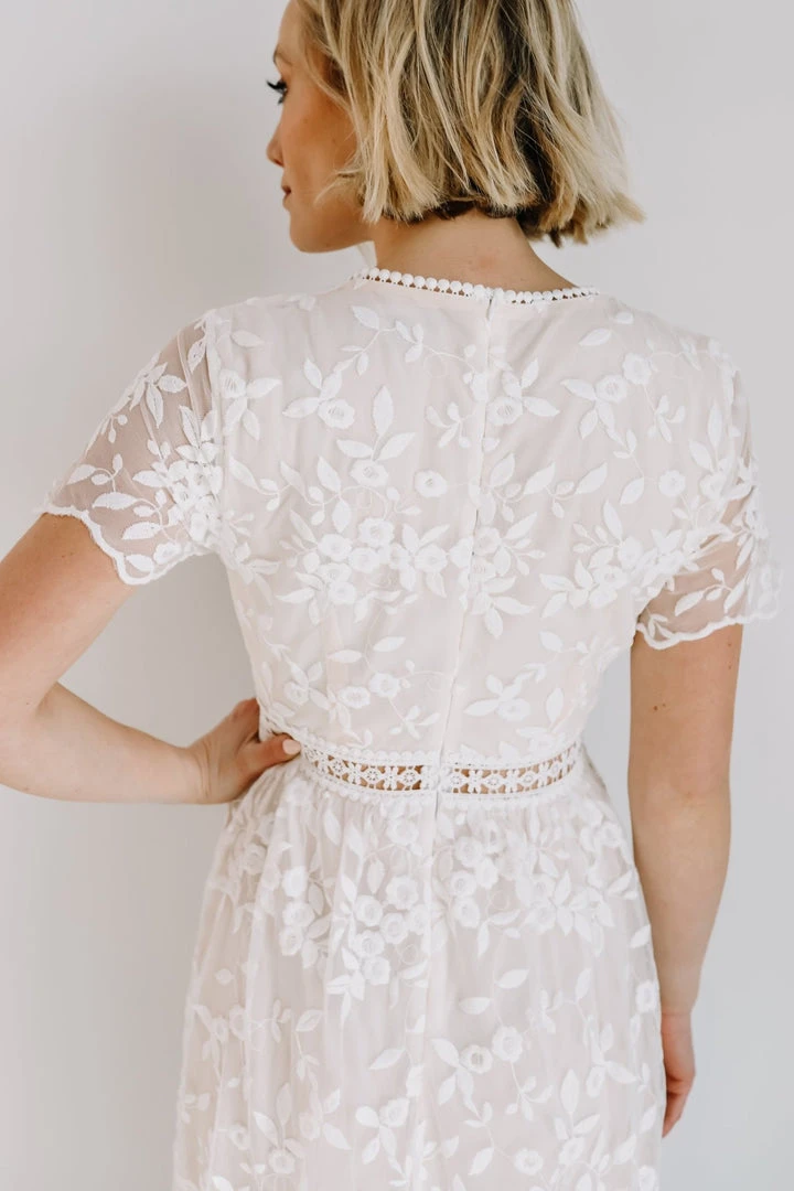 AK Ada Lace Maxi Dress | Off White Dresses 7 AK Ada Lace Maxi Dress | Off White Dresses